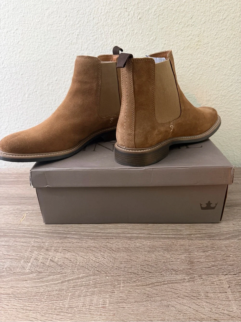 Crown Vintage Men's Suede Chukka Boots in Brown